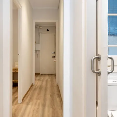 22par1006 Newly Refurbished 2bed In Paral Apartmán *