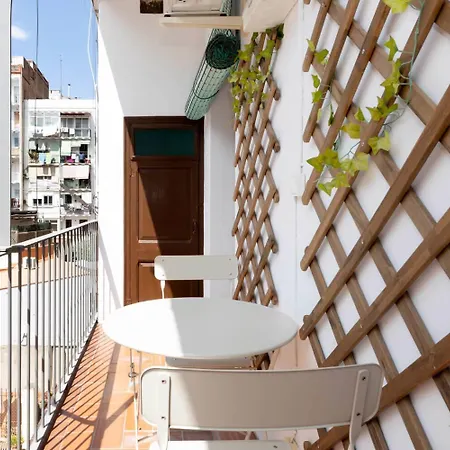 22par1006 Newly Refurbished 2bed In Paral *