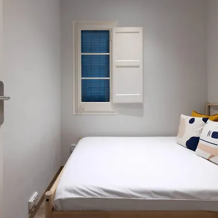 22par1006 Newly Refurbished 2bed In Paral Apartmán *