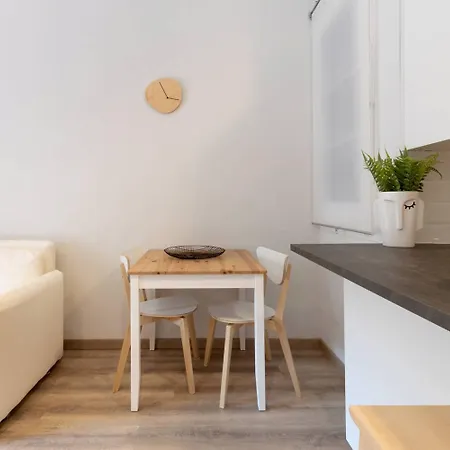 22par1006 Newly Refurbished 2bed In Paral Apartmán