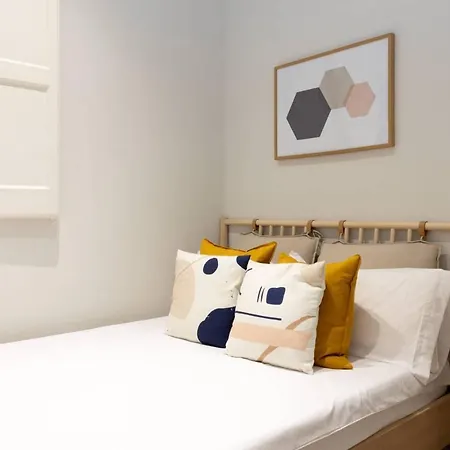 22par1006 Newly Refurbished 2bed In Paral Lägenhet Barcelona