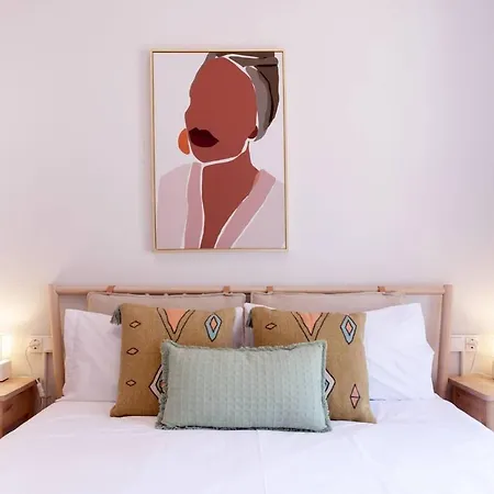 22par1006 Newly Refurbished 2bed In Paral Lägenhet